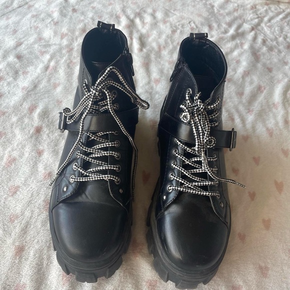 Black Platform Boots - Picture 2 of 5